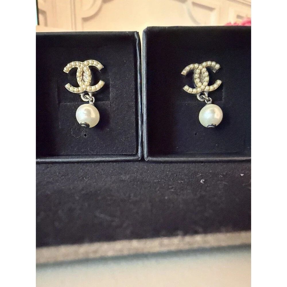⁠Chanel Vintage Faux Pearl CC Logo Dangle Drop Earrings Silver Tone 04A Pierced